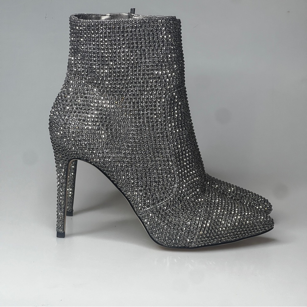 Make: Michael Kors Silver two ankle boots sizes 7